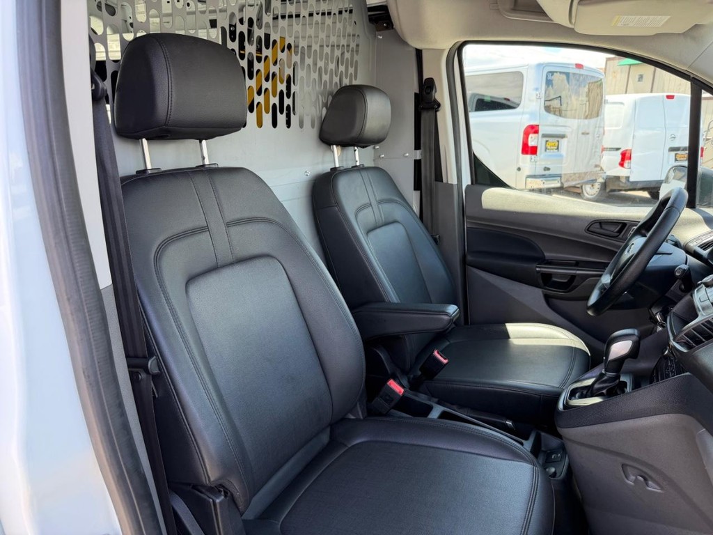 Ford Transit Connect Vehicle Full-screen Gallery Image 31
