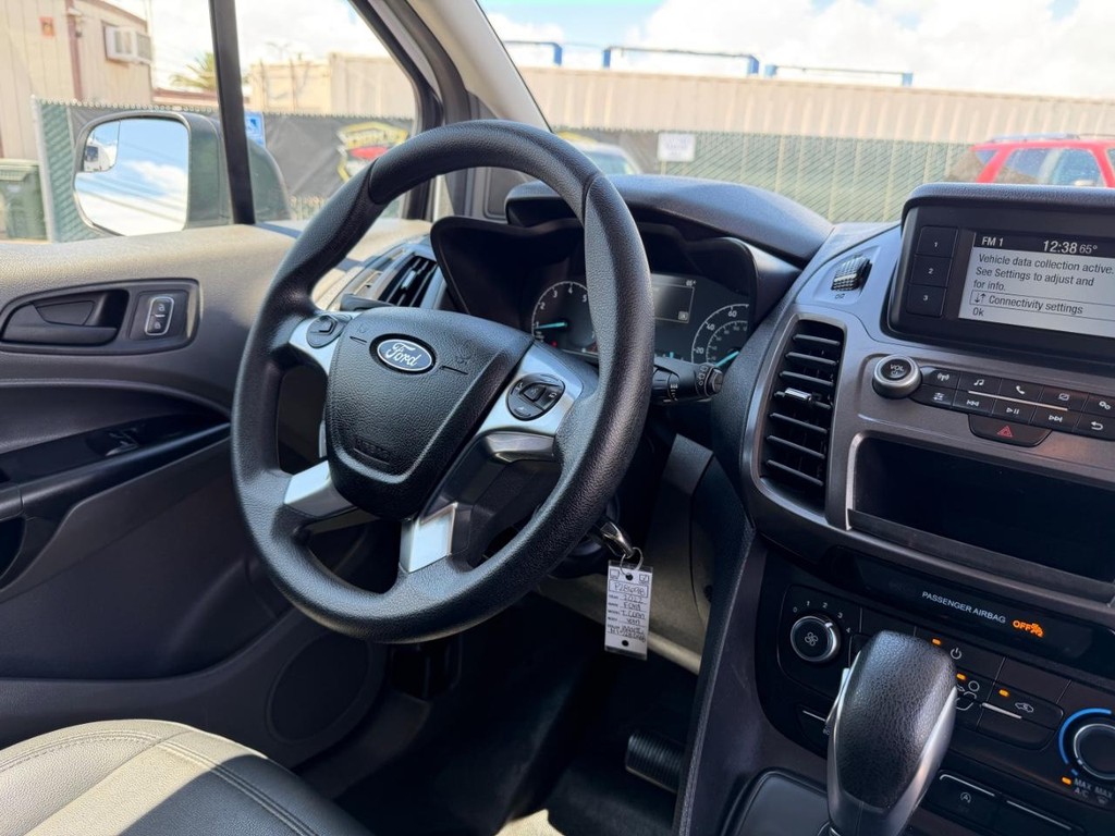 Ford Transit Connect Vehicle Full-screen Gallery Image 32