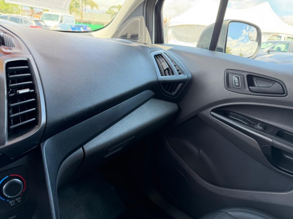 Ford Transit Connect Vehicle Full-screen Gallery Image 34