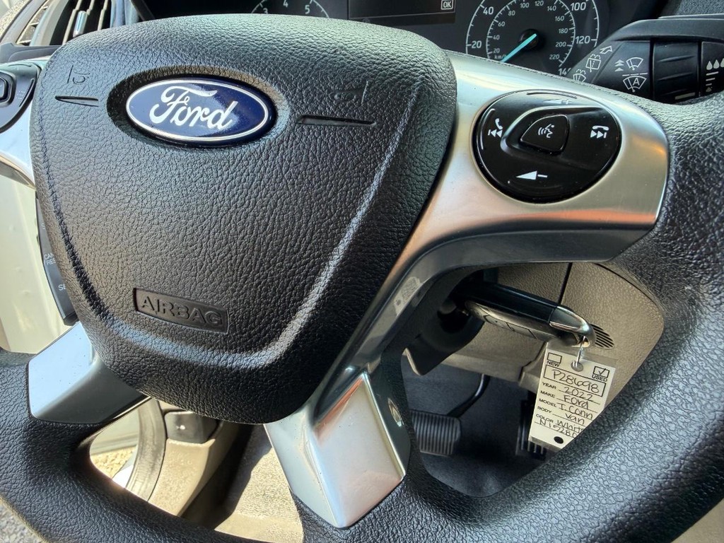 Ford Transit Connect Vehicle Full-screen Gallery Image 36