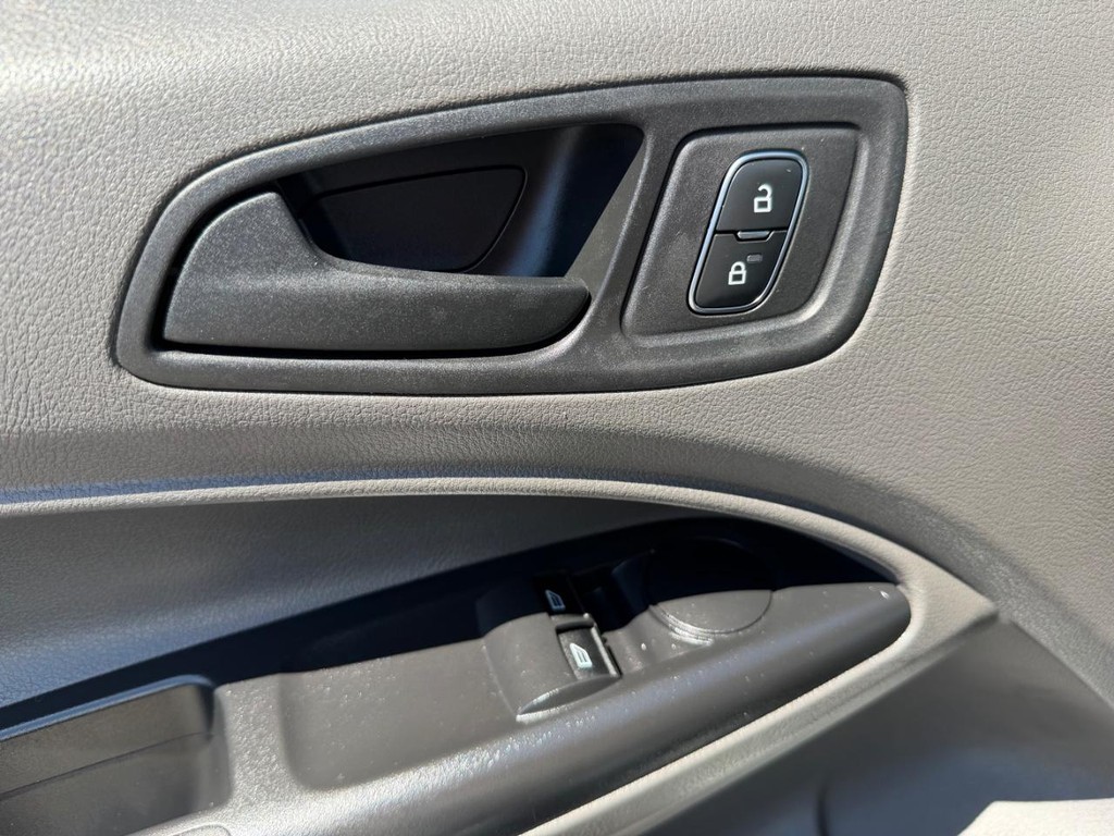Ford Transit Connect Vehicle Full-screen Gallery Image 38