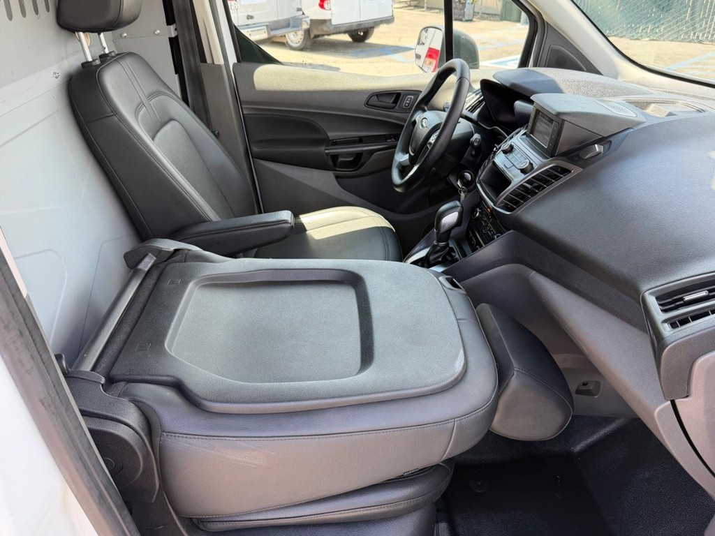 Ford Transit Connect Vehicle Full-screen Gallery Image 41