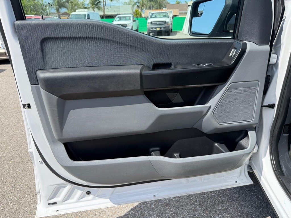 Ford F-150 Vehicle Full-screen Gallery Image 15