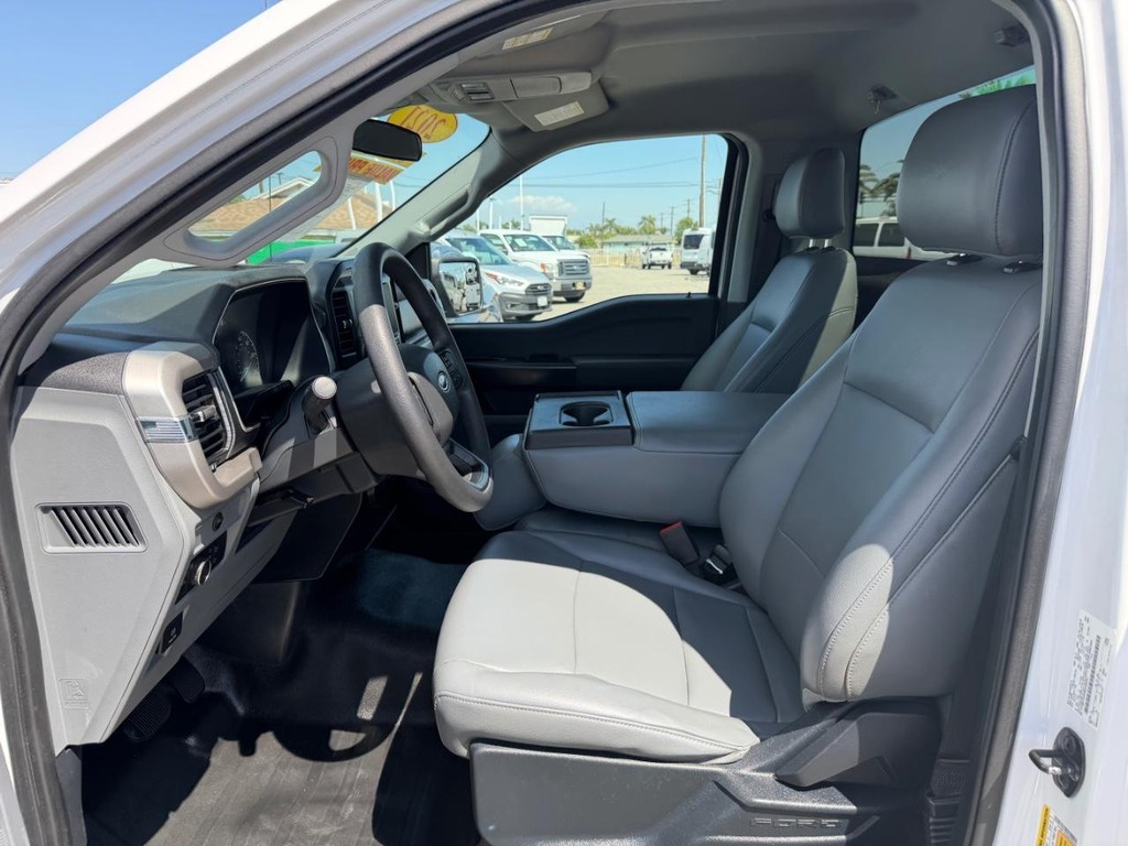 Ford F-150 Vehicle Full-screen Gallery Image 17