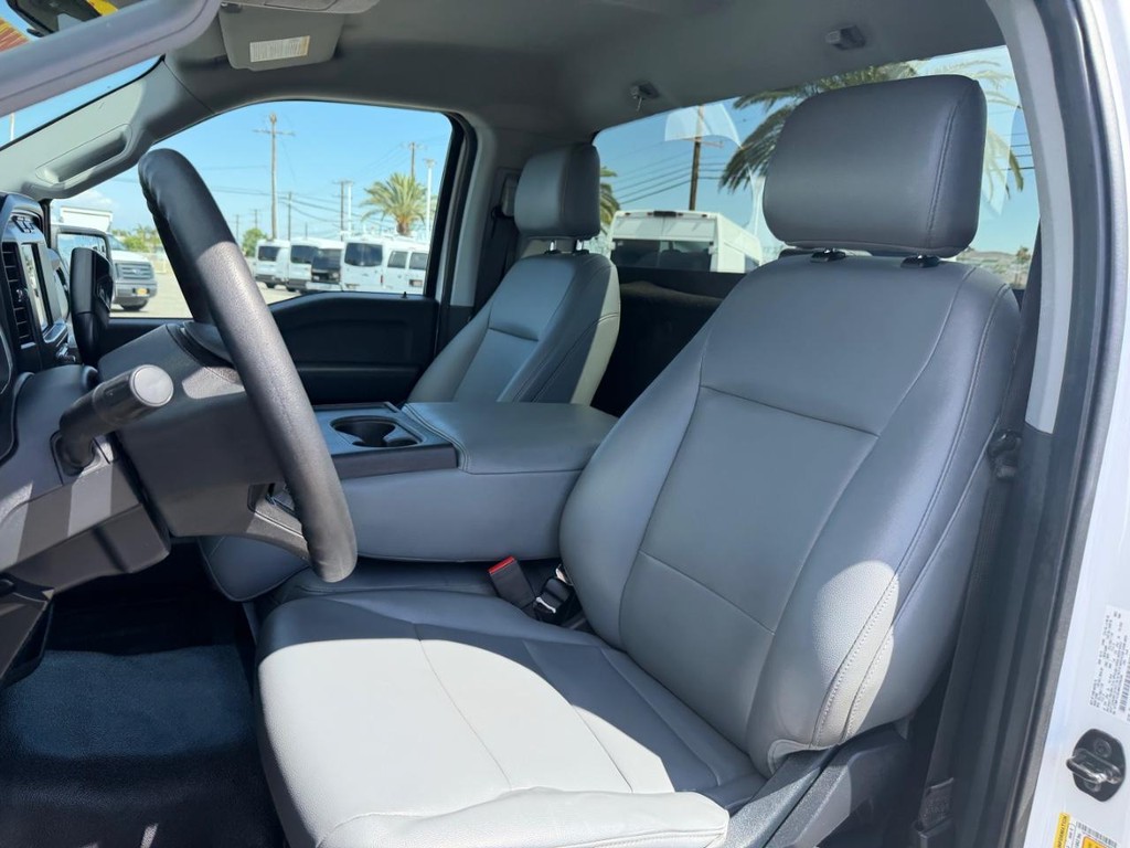 Ford F-150 Vehicle Full-screen Gallery Image 18