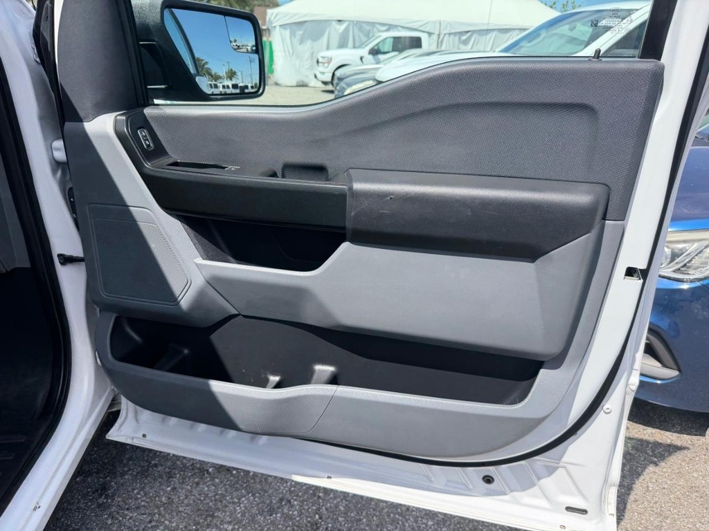 Ford F-150 Vehicle Full-screen Gallery Image 19