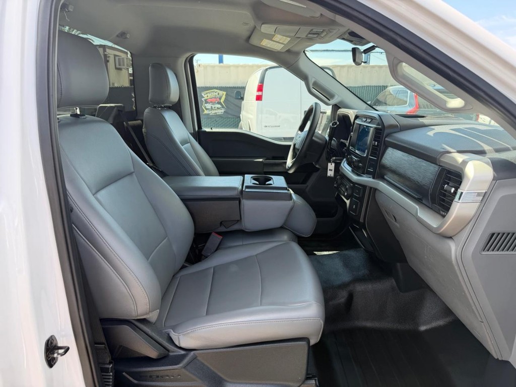 Ford F-150 Vehicle Full-screen Gallery Image 21