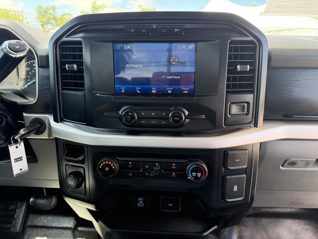 Ford F-150 Vehicle Full-screen Gallery Image 24