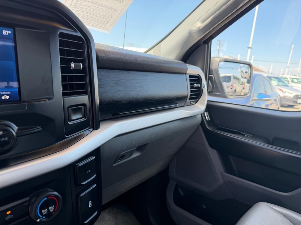 Ford F-150 Vehicle Full-screen Gallery Image 25