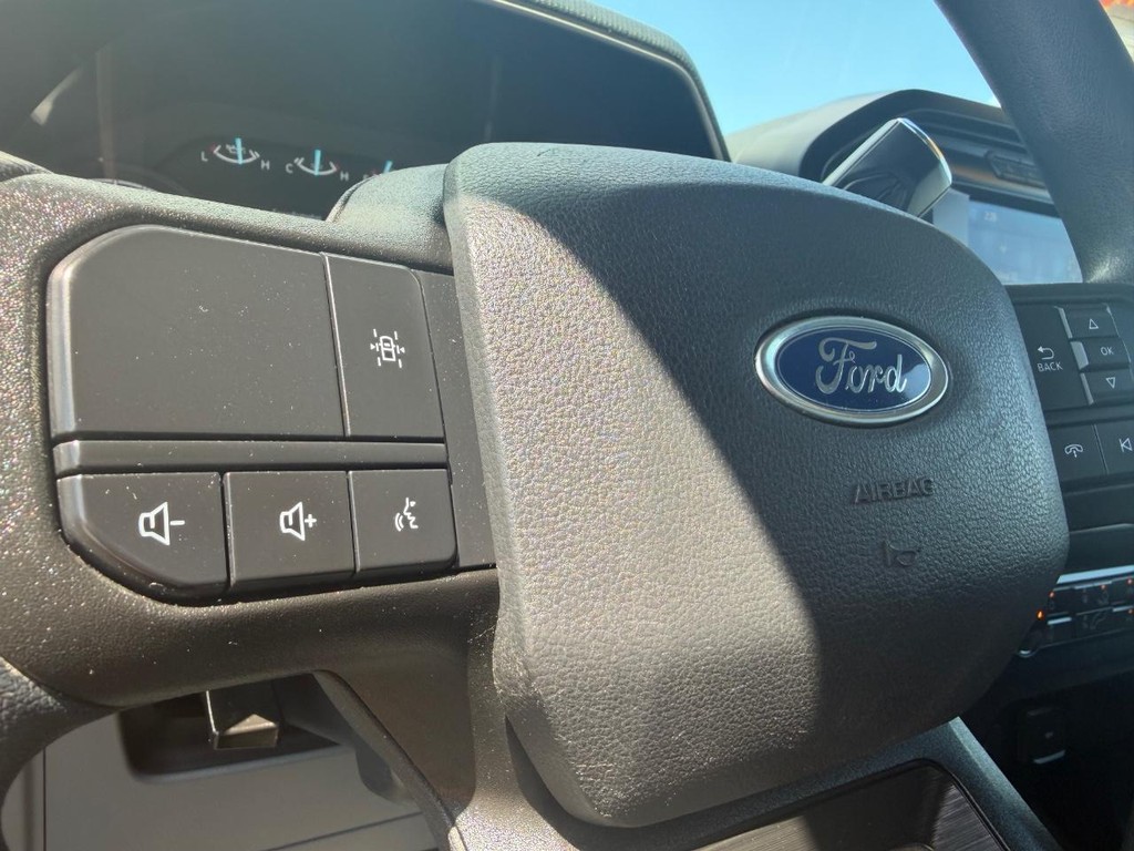 Ford F-150 Vehicle Full-screen Gallery Image 26