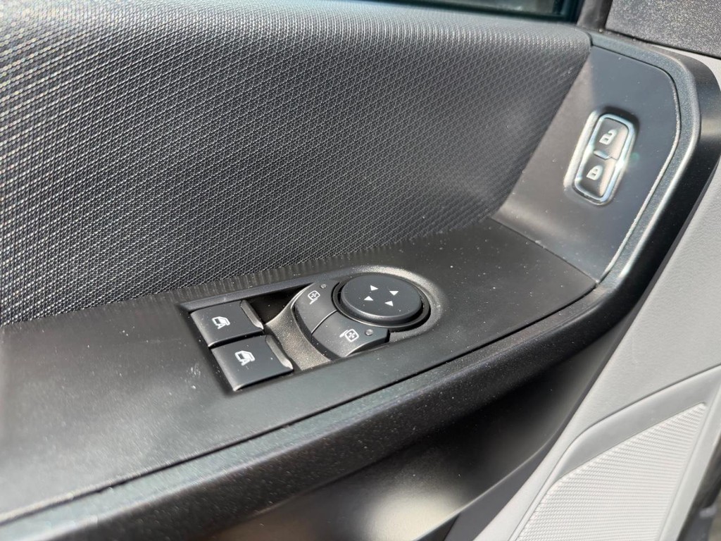 Ford F-150 Vehicle Full-screen Gallery Image 29