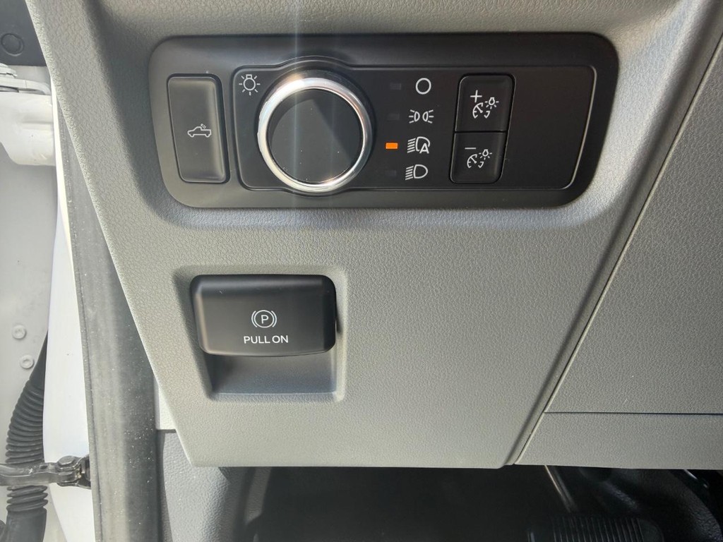 Ford F-150 Vehicle Full-screen Gallery Image 30