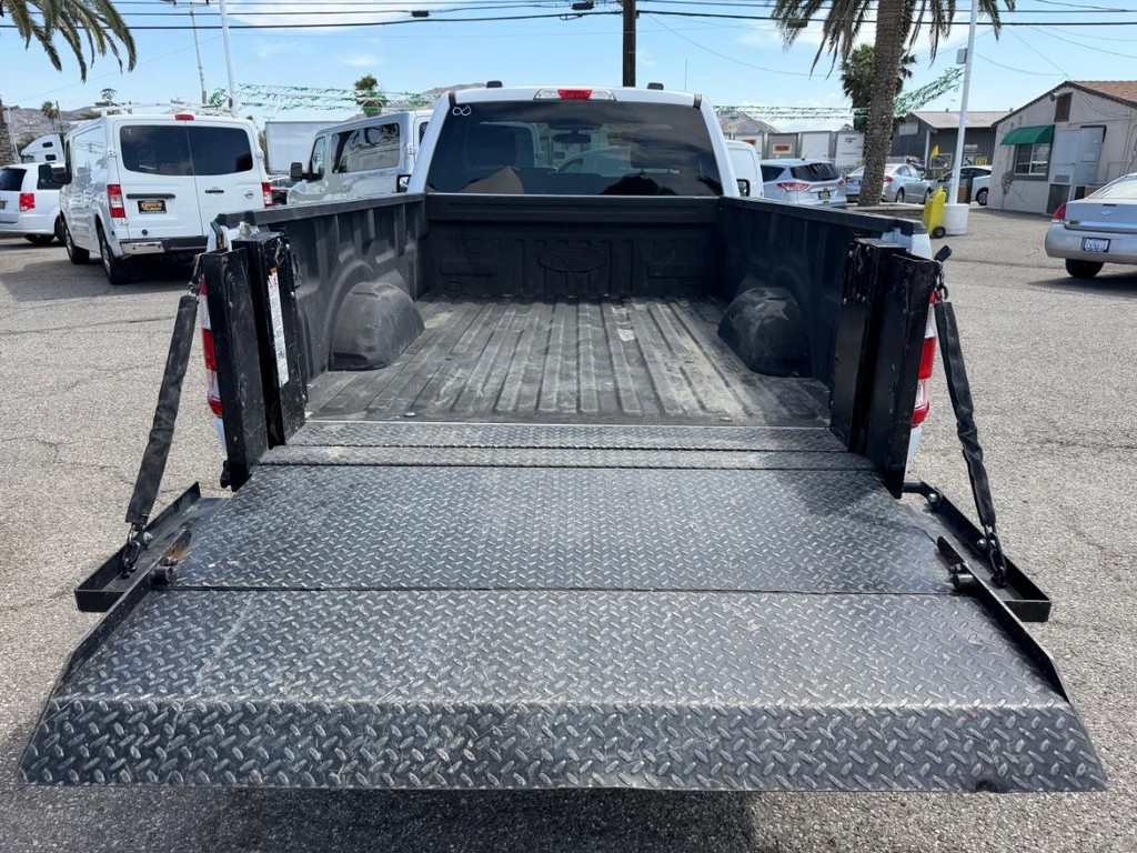 Ford F-150 Vehicle Full-screen Gallery Image 33