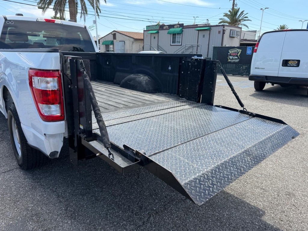 Ford F-150 Vehicle Full-screen Gallery Image 35