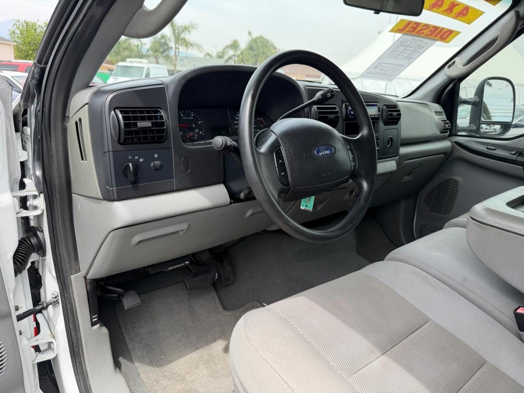 Ford F-250 Vehicle Full-screen Gallery Image 16