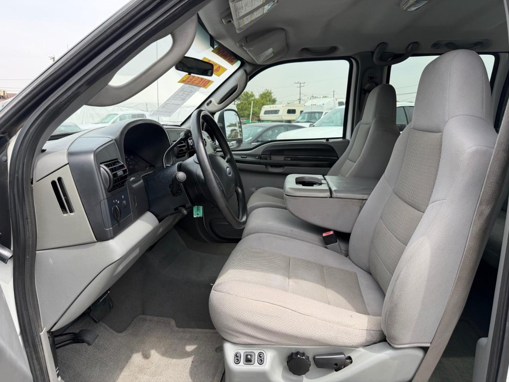 Ford F-250 Vehicle Full-screen Gallery Image 17