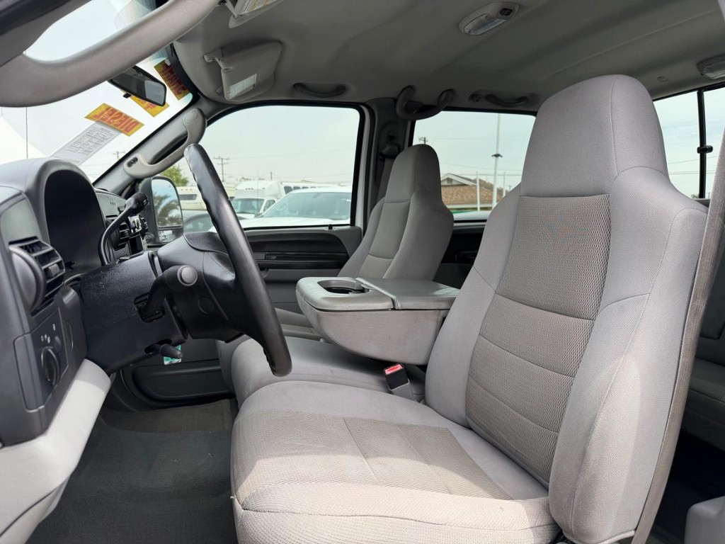 Ford F-250 Vehicle Full-screen Gallery Image 18