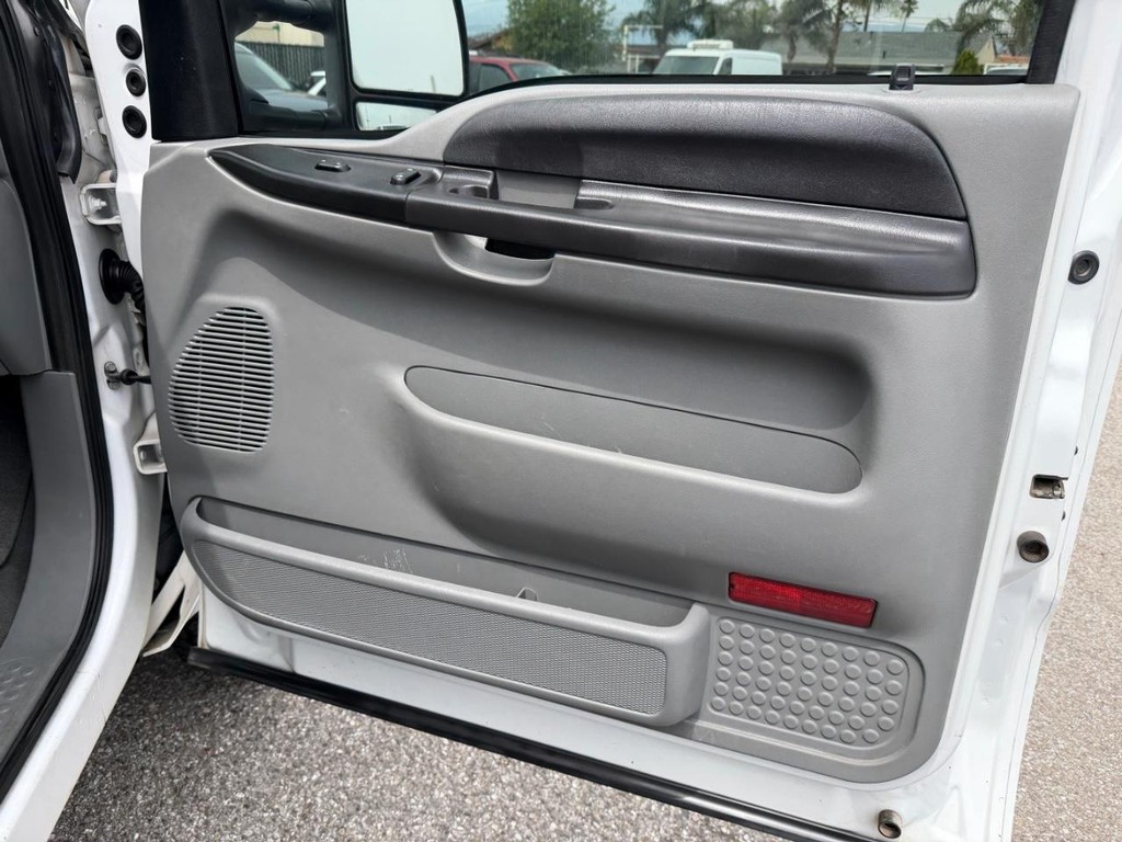 Ford F-250 Vehicle Full-screen Gallery Image 19