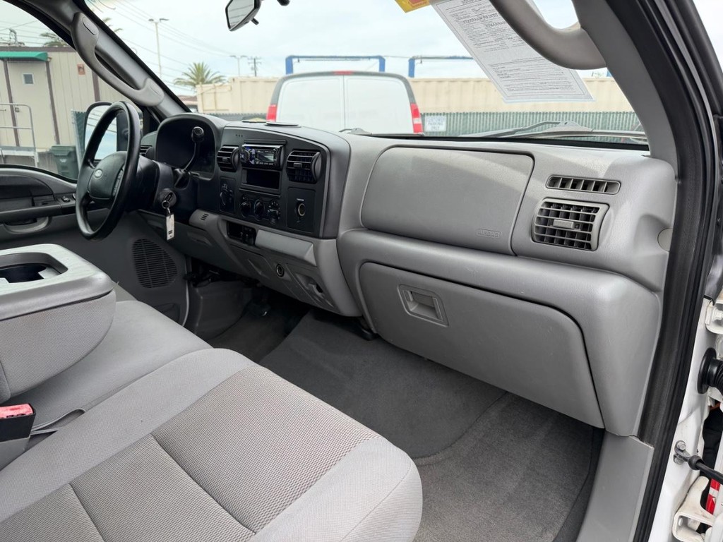 Ford F-250 Vehicle Full-screen Gallery Image 20