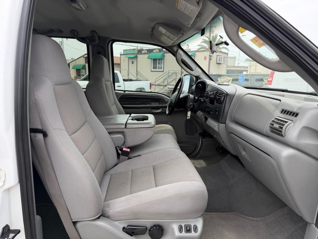 Ford F-250 Vehicle Full-screen Gallery Image 21