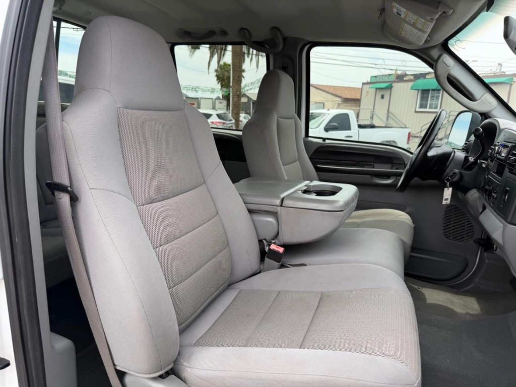 Ford F-250 Vehicle Full-screen Gallery Image 22