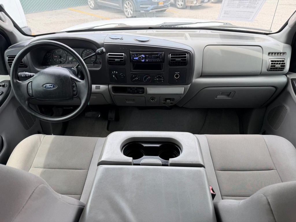 Ford F-250 Vehicle Full-screen Gallery Image 23