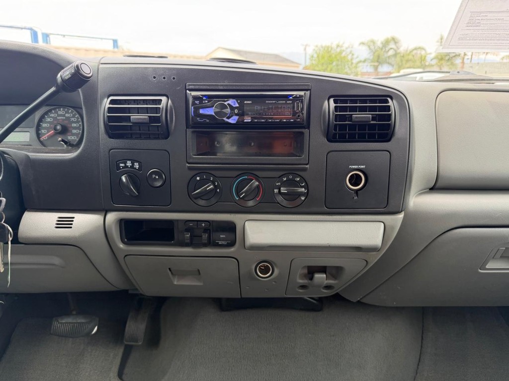 Ford F-250 Vehicle Full-screen Gallery Image 25