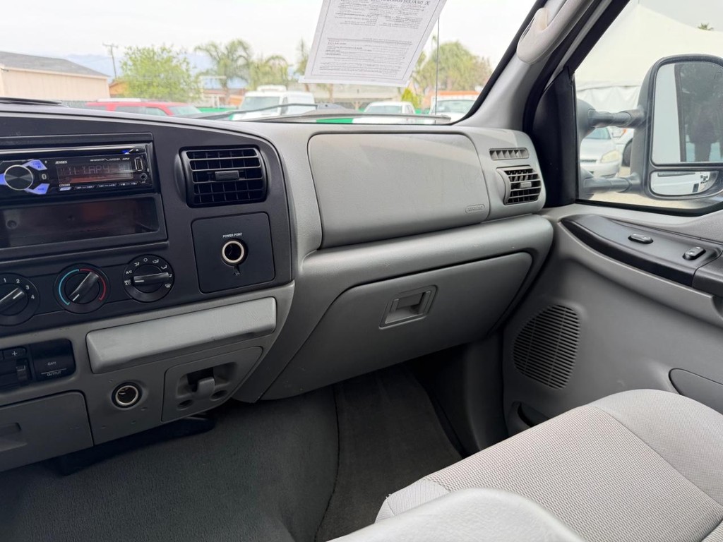 Ford F-250 Vehicle Full-screen Gallery Image 26