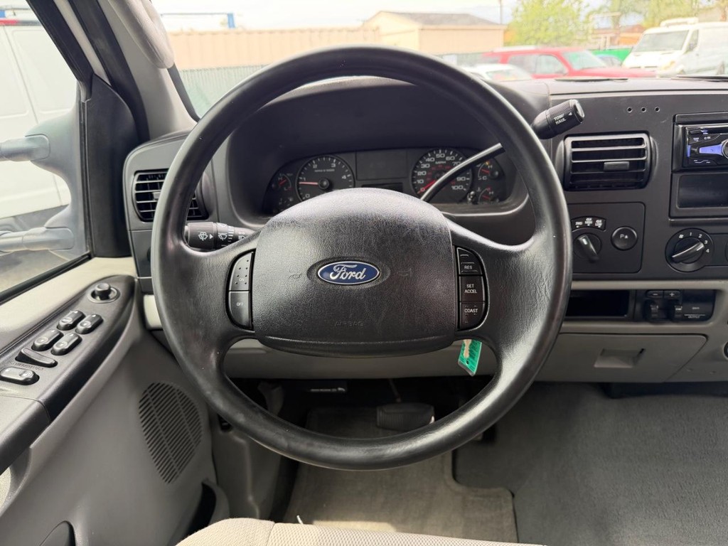 Ford F-250 Vehicle Full-screen Gallery Image 27