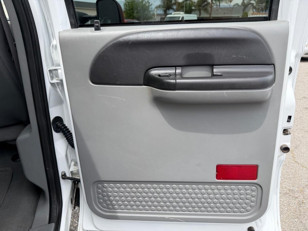 Ford F-250 Vehicle Full-screen Gallery Image 28