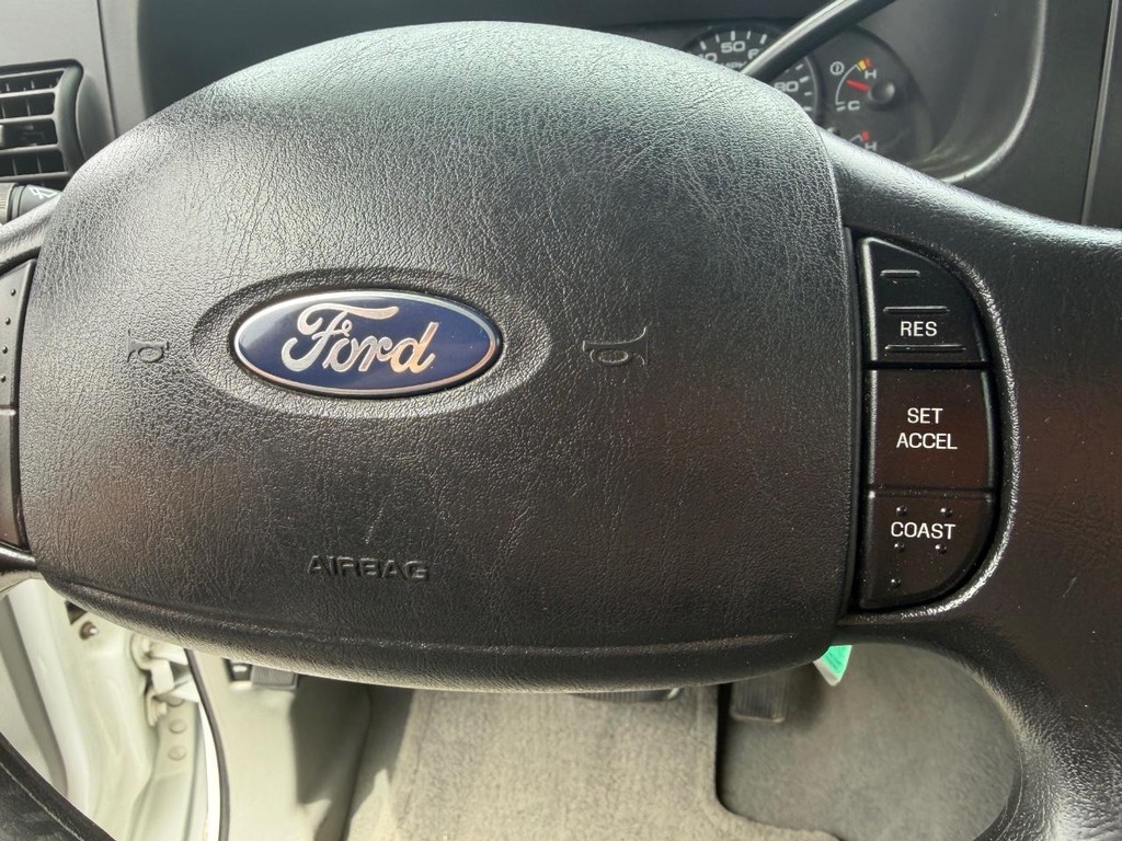 Ford F-250 Vehicle Full-screen Gallery Image 35