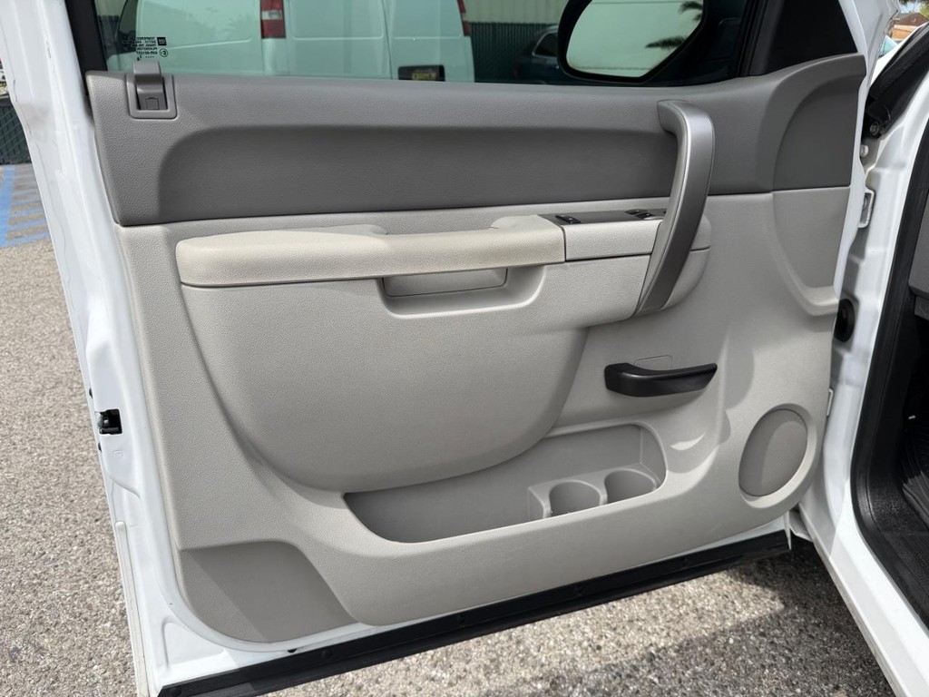 GMC Sierra 1500 Vehicle Full-screen Gallery Image 15