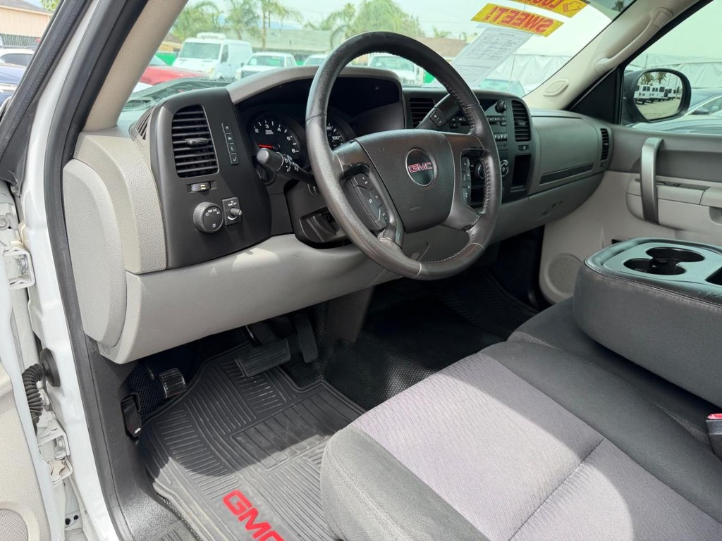 GMC Sierra 1500 Vehicle Full-screen Gallery Image 16