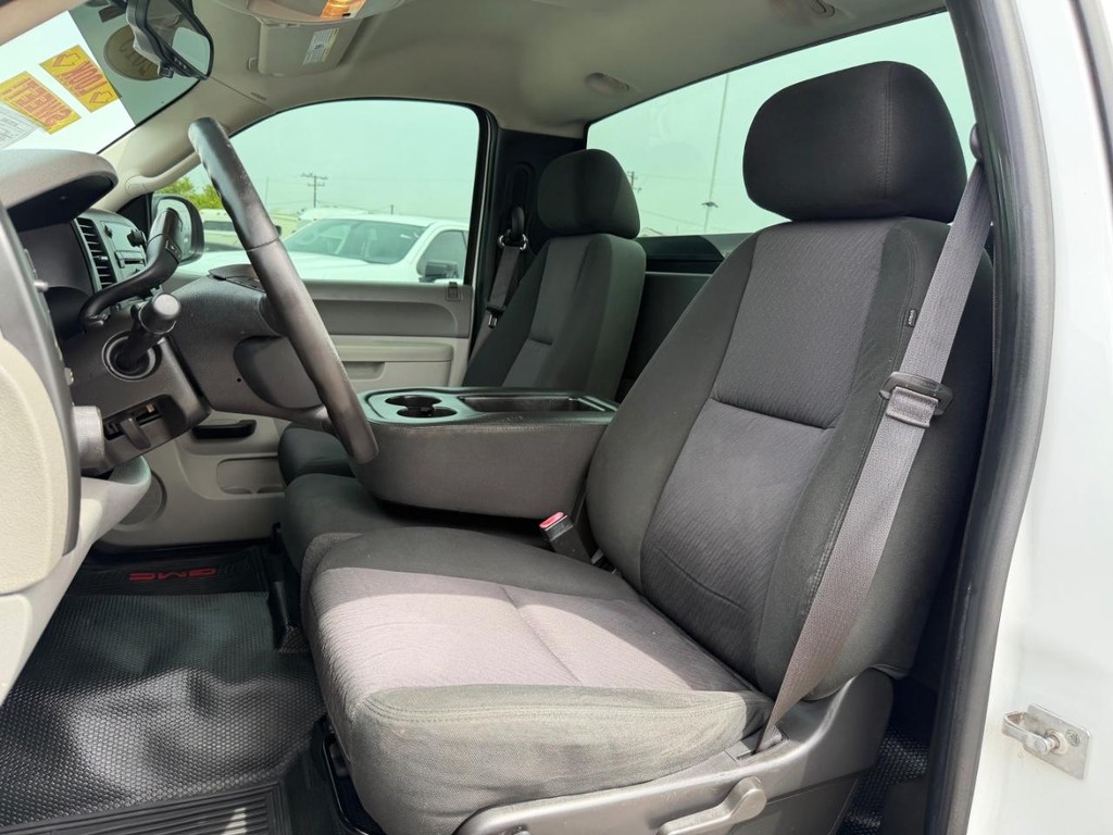 GMC Sierra 1500 Vehicle Full-screen Gallery Image 18