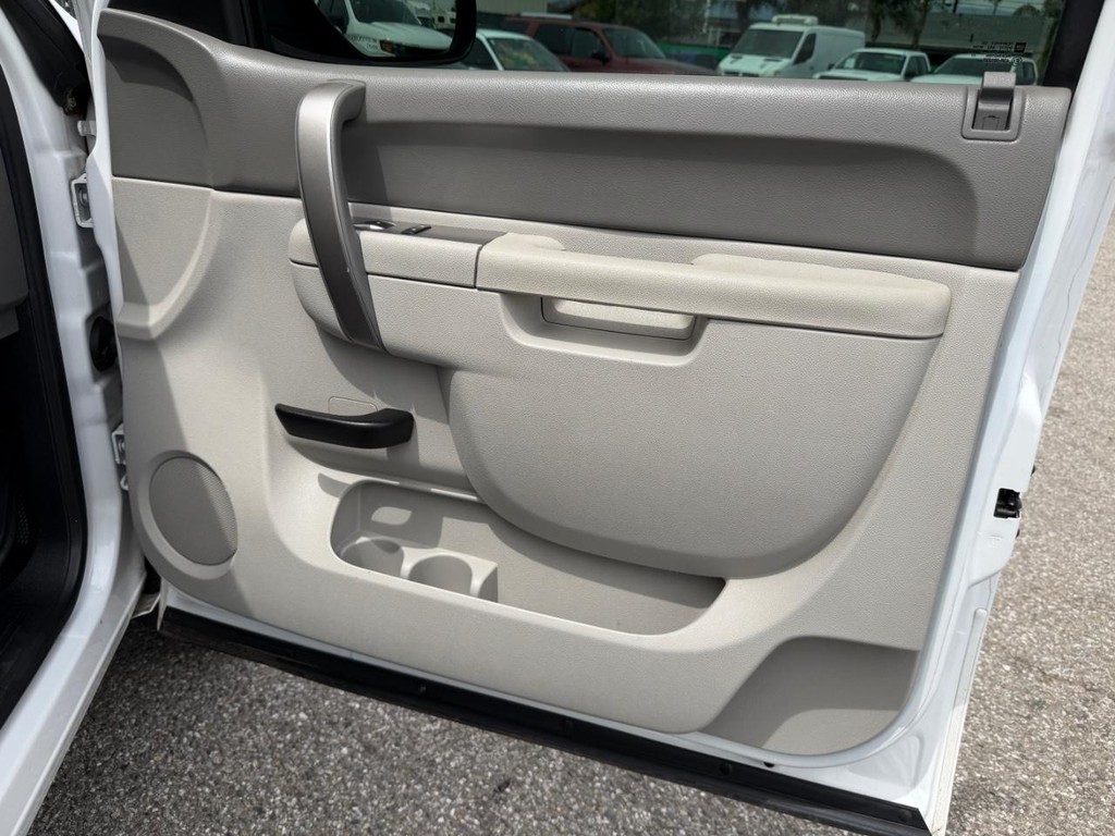 GMC Sierra 1500 Vehicle Full-screen Gallery Image 19