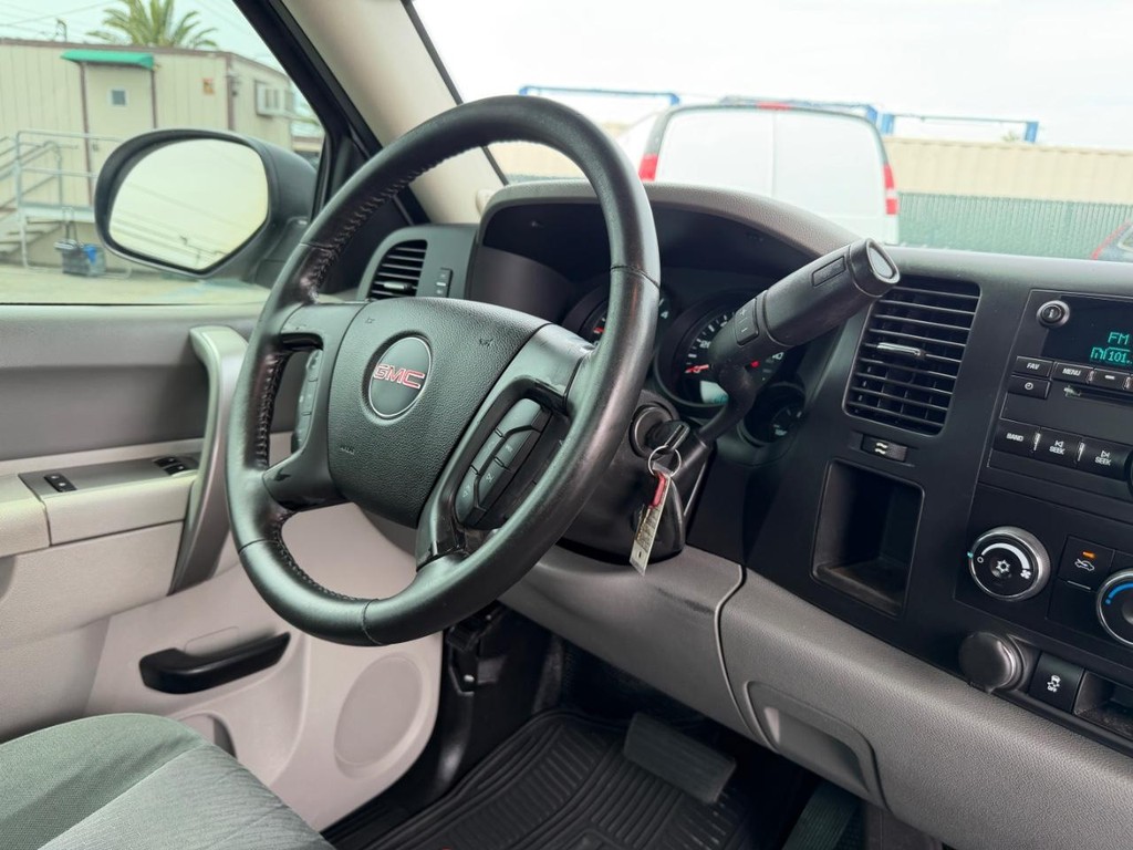 GMC Sierra 1500 Vehicle Full-screen Gallery Image 23