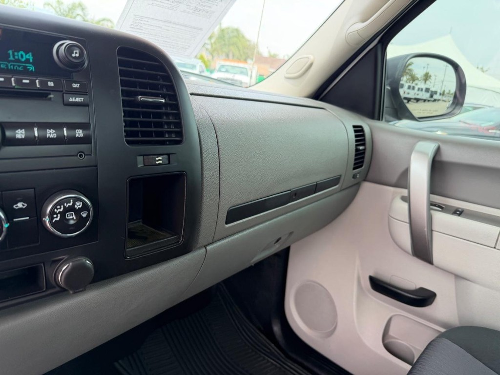 GMC Sierra 1500 Vehicle Full-screen Gallery Image 25