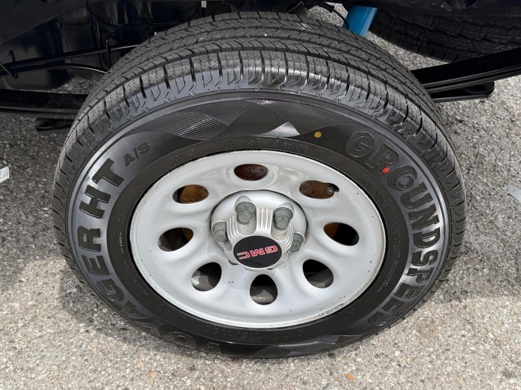 GMC Sierra 1500 Vehicle Full-screen Gallery Image 36