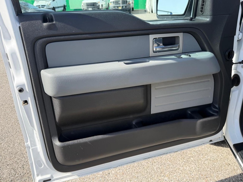 Ford F-150 Vehicle Full-screen Gallery Image 15