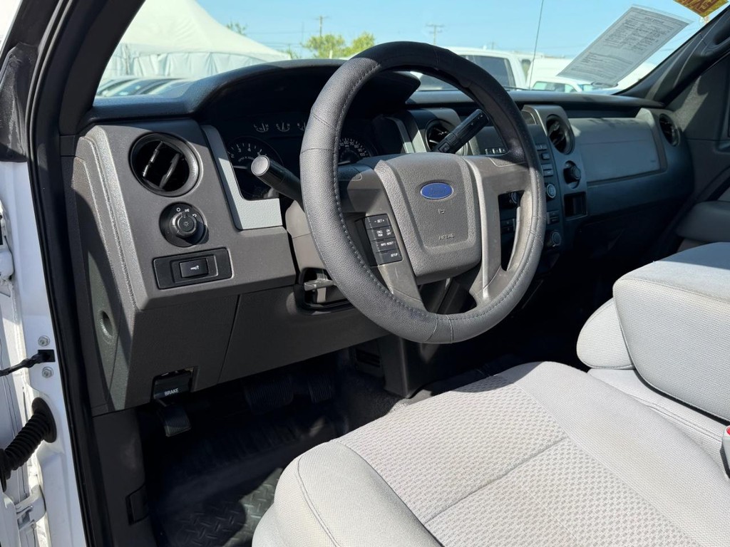 Ford F-150 Vehicle Full-screen Gallery Image 16
