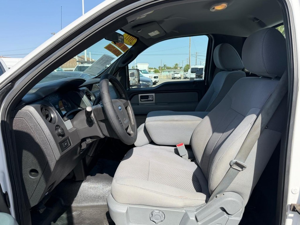 Ford F-150 Vehicle Full-screen Gallery Image 17