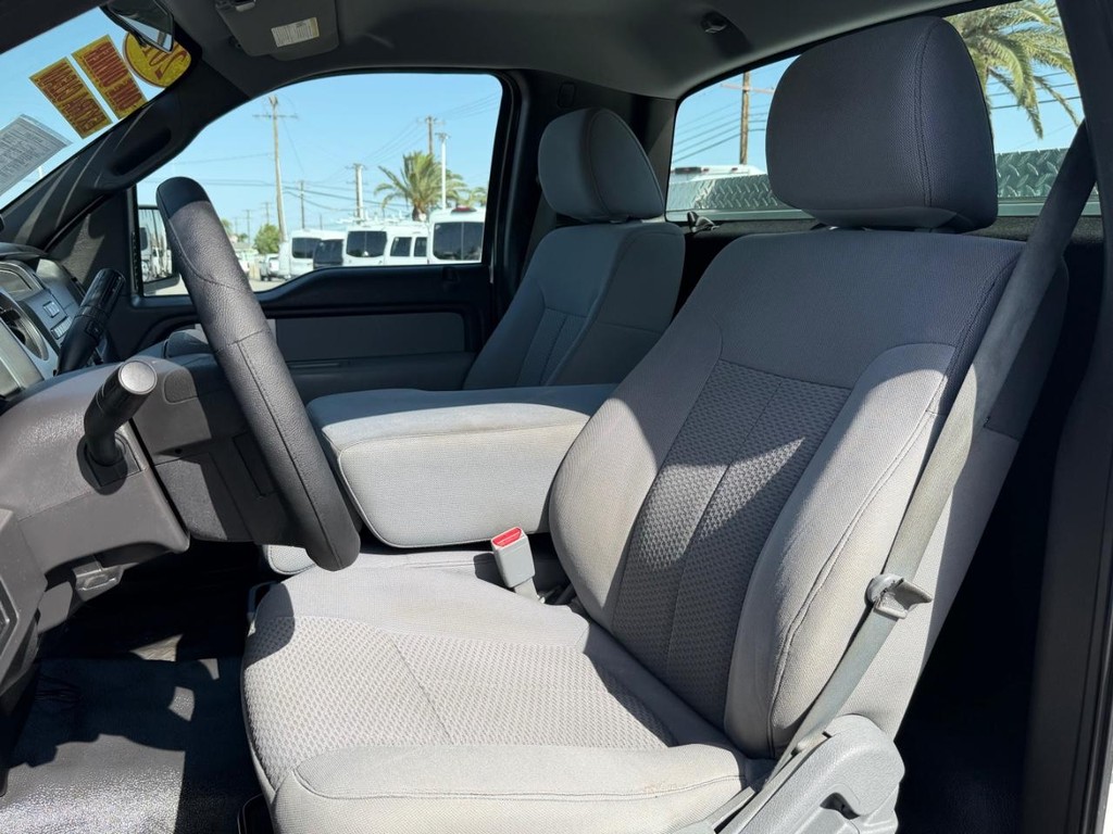 Ford F-150 Vehicle Full-screen Gallery Image 18