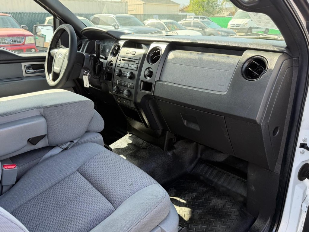 Ford F-150 Vehicle Full-screen Gallery Image 20