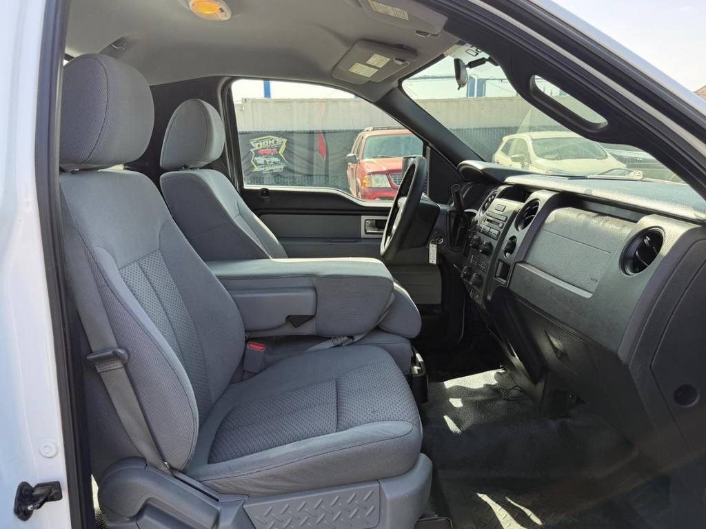 Ford F-150 Vehicle Full-screen Gallery Image 21