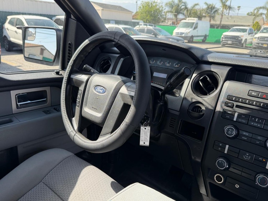 Ford F-150 Vehicle Full-screen Gallery Image 23