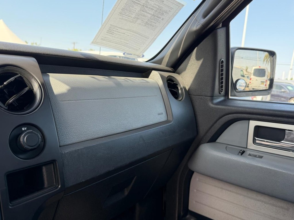 Ford F-150 Vehicle Full-screen Gallery Image 25