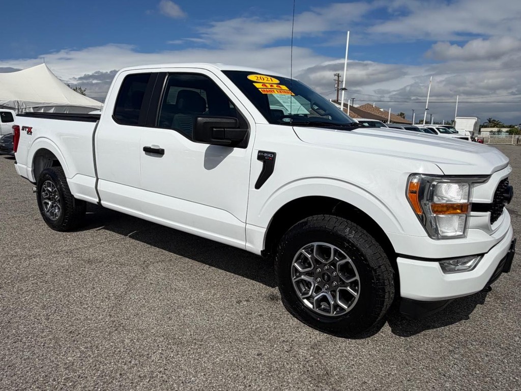 Ford F-150 Vehicle Full-screen Gallery Image 03