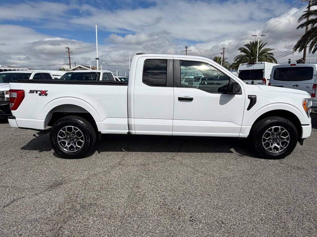 Ford F-150 Vehicle Full-screen Gallery Image 05