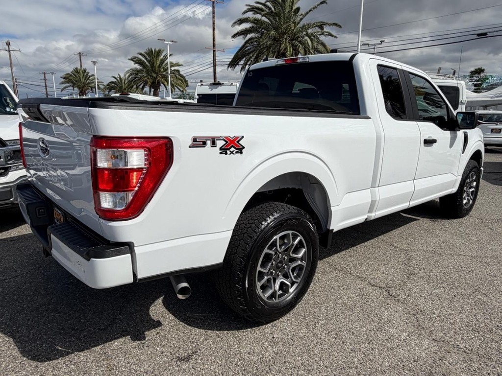 Ford F-150 Vehicle Full-screen Gallery Image 06