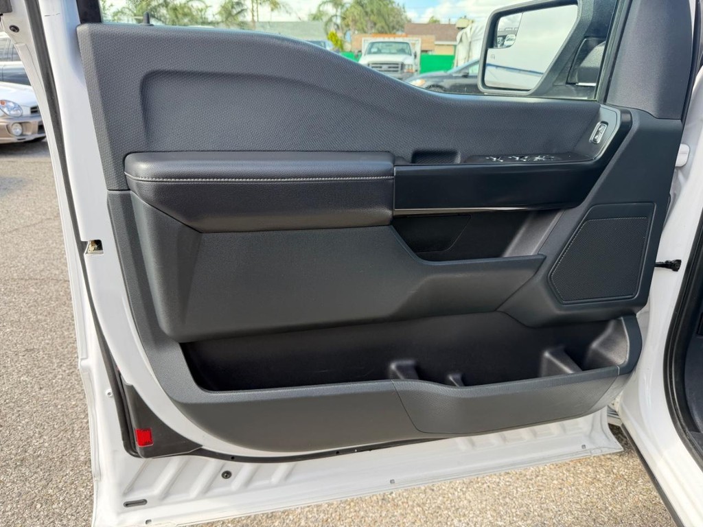 Ford F-150 Vehicle Full-screen Gallery Image 15